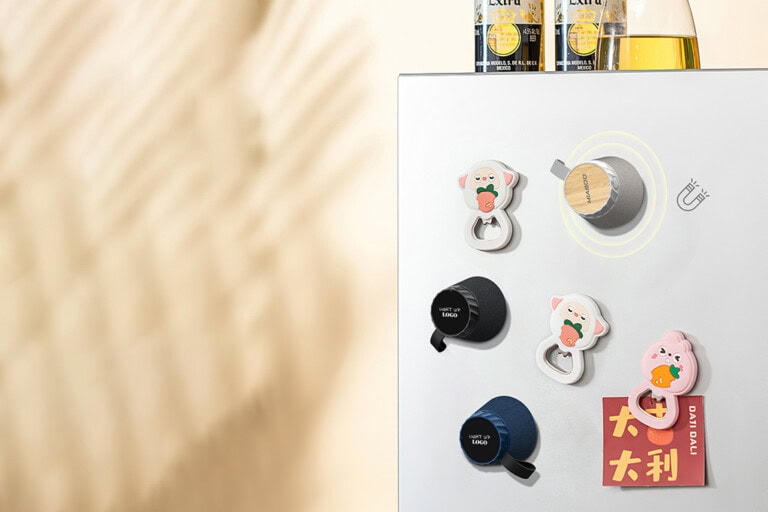 Fixation magnétique sur surfaces métalliques