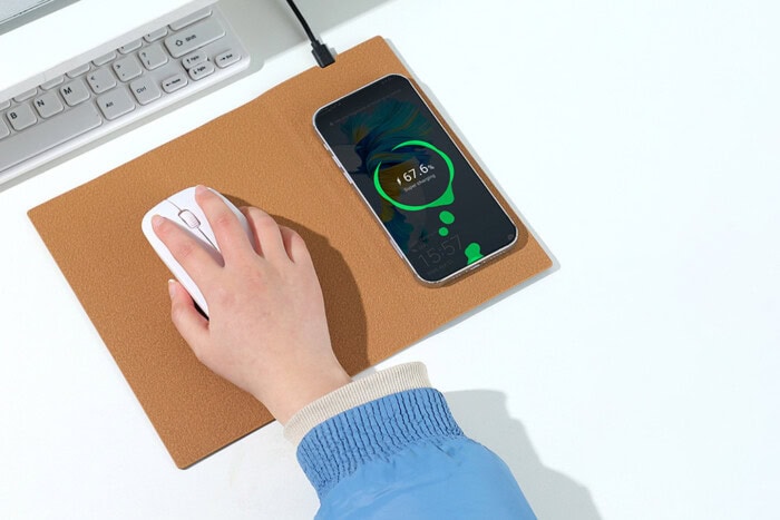 Tapis de Souris 3-en-1 avec Chargeur Sans Fil 15W et Support Téléphone